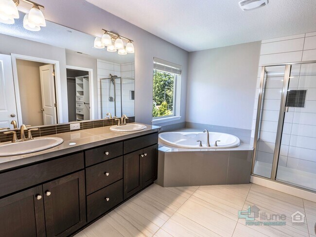 Building Photo - Spacious 4 Bedroom Home with Solar Power Near Cooper Mountain Nature Park