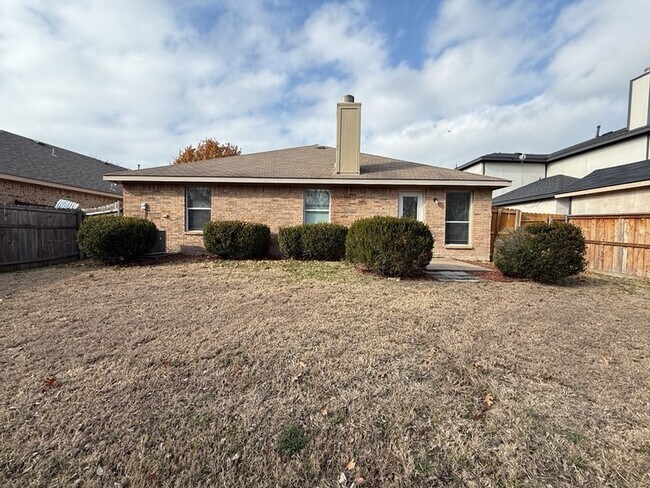 Building Photo - 2224 Hummingbird Way