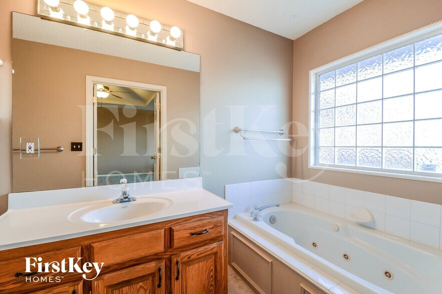 Building Photo - 1879 Quail Ridge Dr