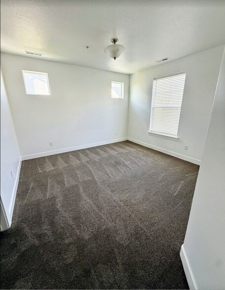 Building Photo - 487 N 360 W