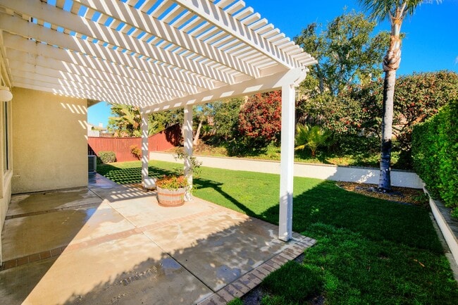 Building Photo - Charming Single Level Home in Oceanside