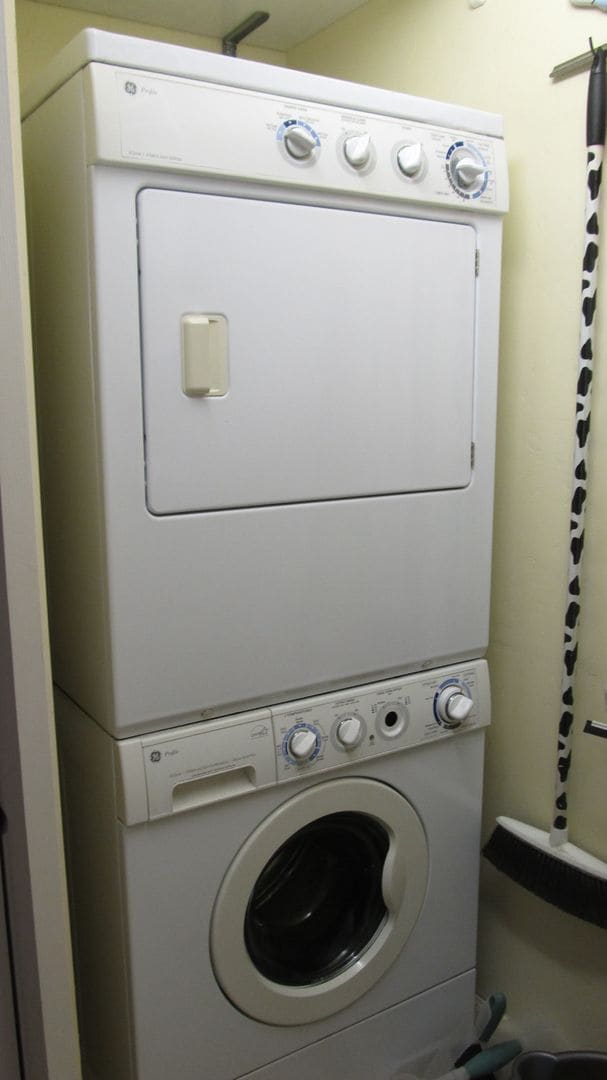 Building Photo - FOR SALE/ OCEAN FRONT/ $825K