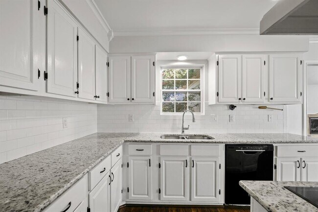 Building Photo - 12848 Westleigh Dr