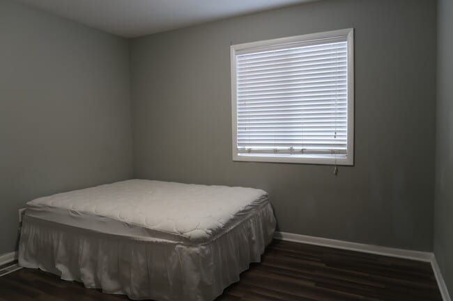 Building Photo - 4495 Brookmeadow Dr SE