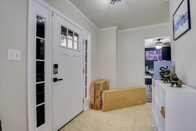 Building Photo - 4 bedroom 2.5 bath home on the water with ...