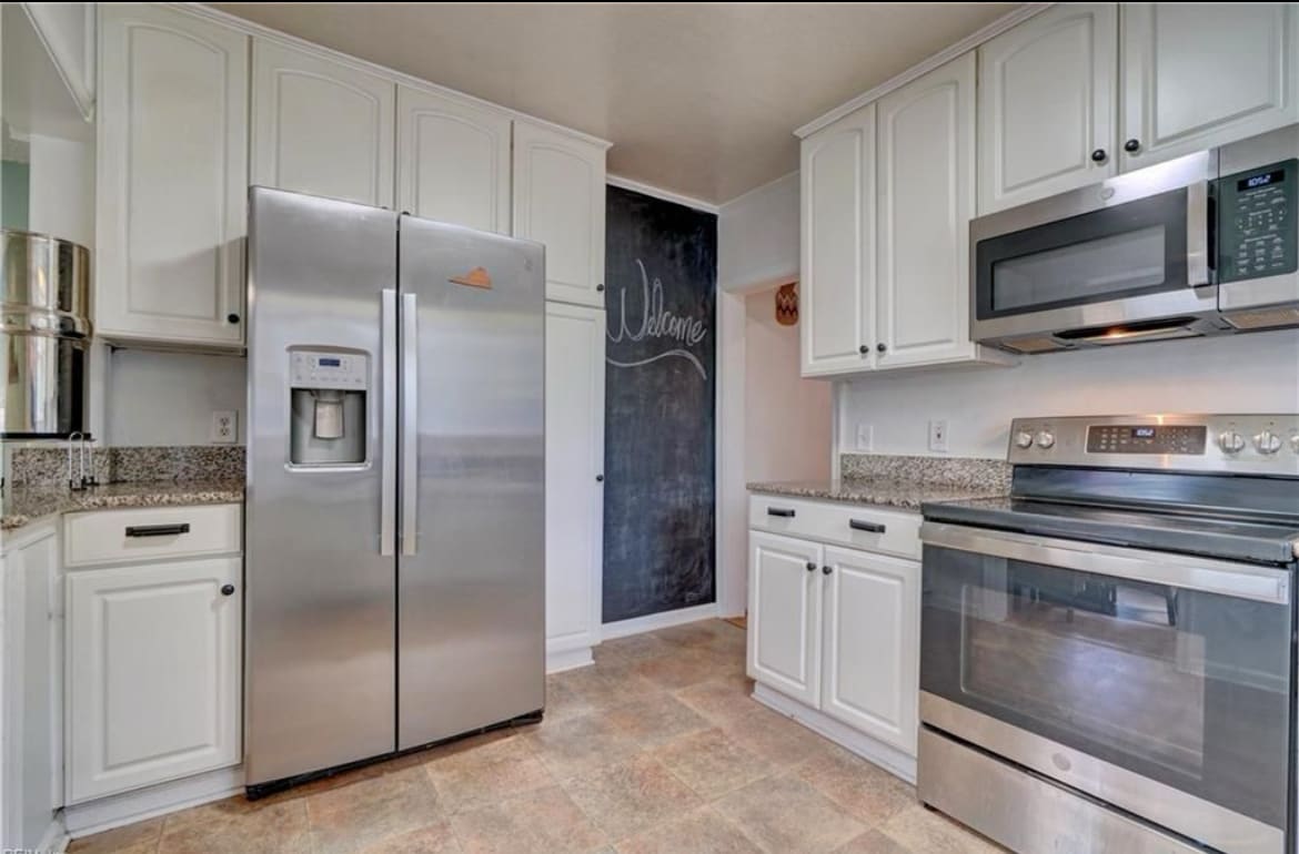 Building Photo - 8578 Circle Dr