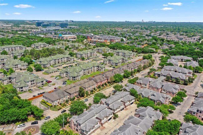 Building Photo - 13611 Brookbluff Ln