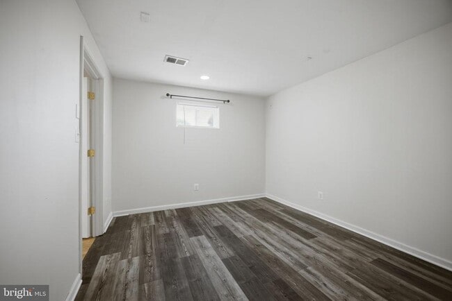 Building Photo - 20 Pinehurst Ln