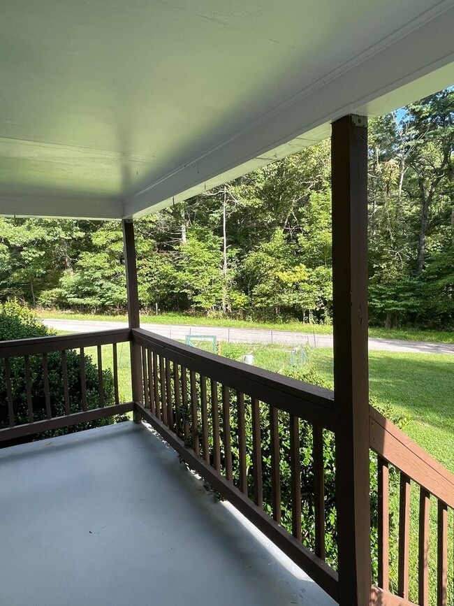 Building Photo - Quaint Country Cottage On Large Lot Near Downtown Blacksburg