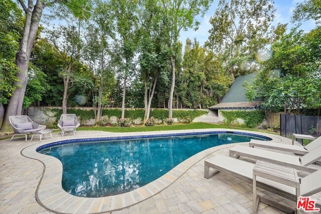 Building Photo - 15434 Sutton St