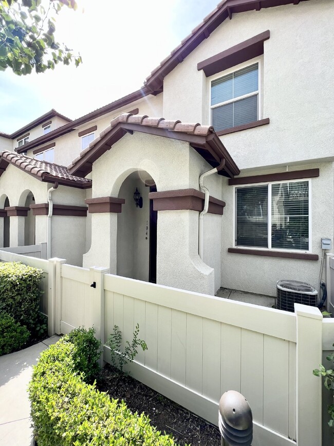 Primary Photo - Spacious 2 bed 2.5 Townhouse Murrieta