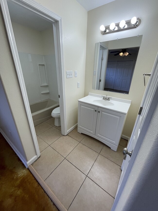 Building Photo - 3617 Charles Dr