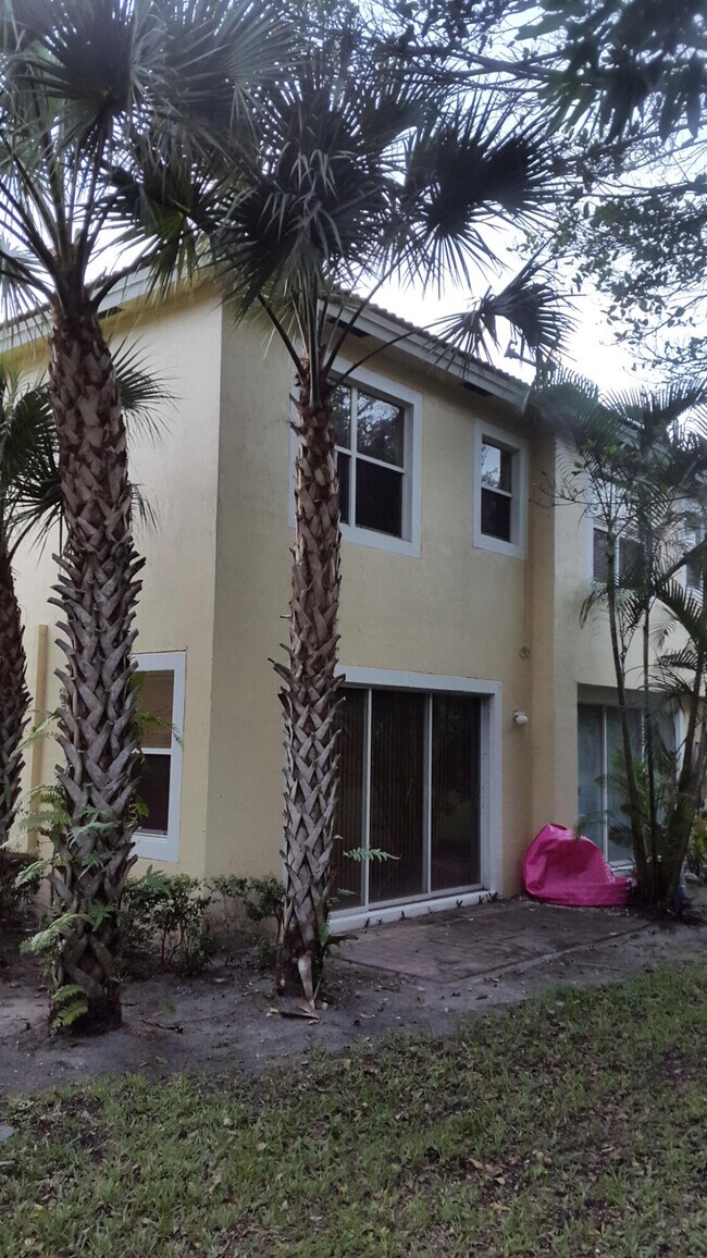 Building Photo - 829 Pipers Cay Dr