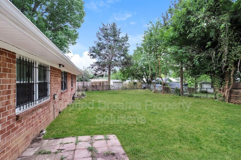 Building Photo - 2204 Celeste Ct