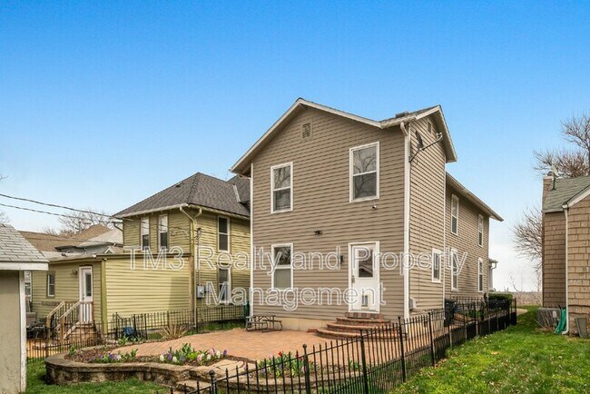 Building Photo - 818 S Esplanade St