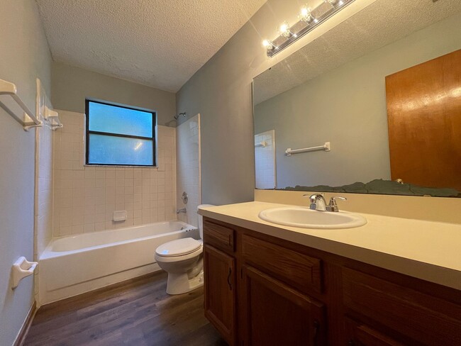 Building Photo - ** Coming Soon ** LARGE 4 BEDROOM IN ICW AREA