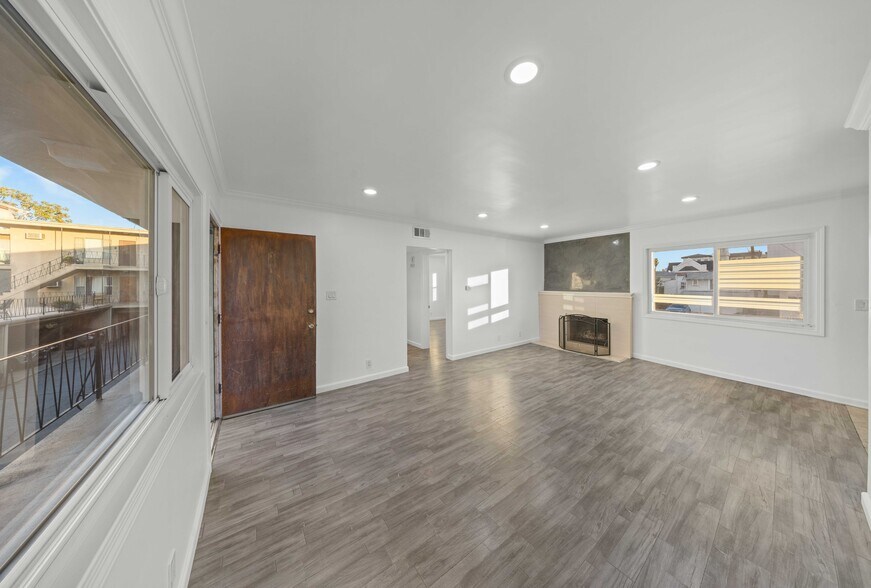 Building Photo - 211 E California Ave