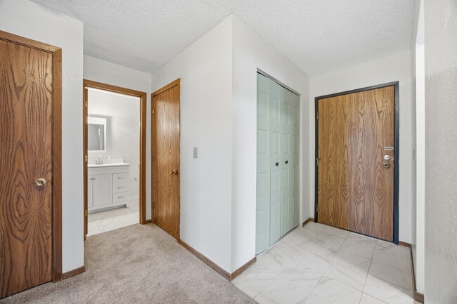 Building Photo - 844 4th St SW