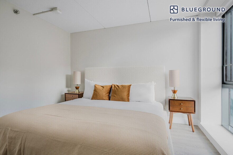 Building Photo - 812 Memorial Dr