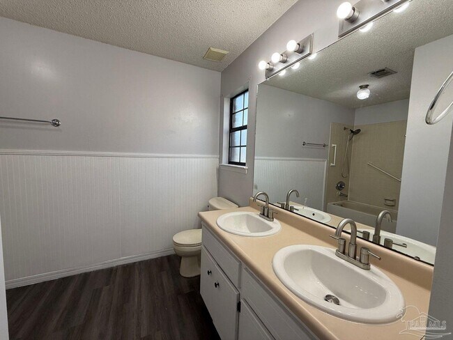 Building Photo - 3872 Mariners Dr