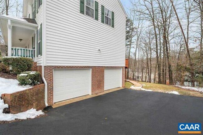 Building Photo - 1150 River Oaks Ln