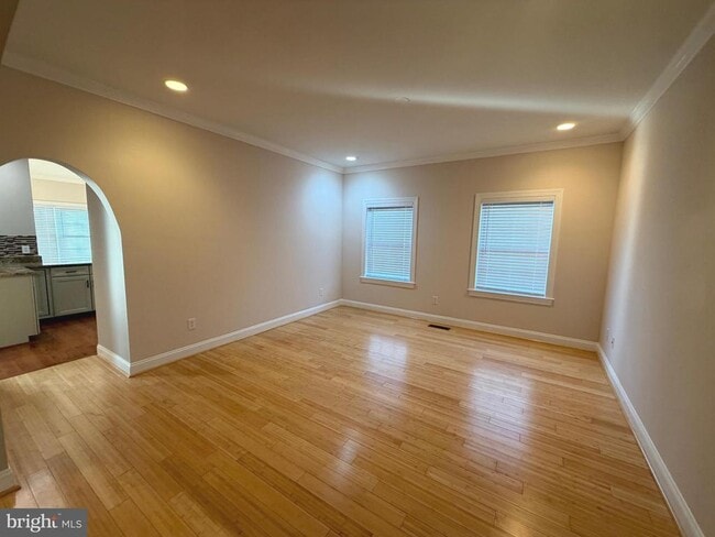 Building Photo - 728 18th St S