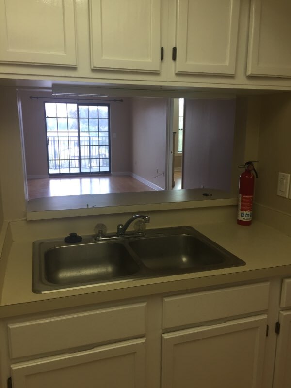 Kitchen - 235 6th St NW