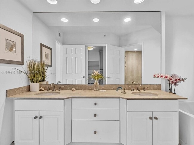 Building Photo - 3370 Hidden Bay Dr