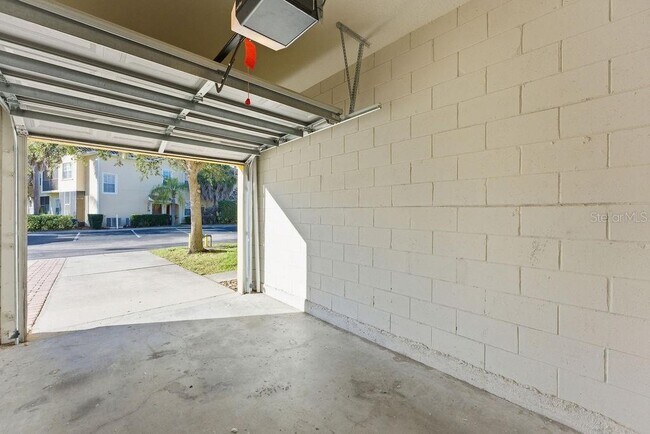 Building Photo - 2795 Oakwater Dr