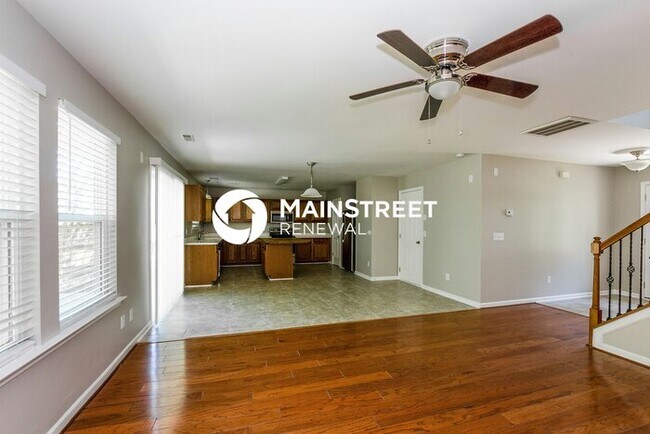 Building Photo - 3 Bedroom Pet-Friendly Home in Charlotte, NC with Main Street Renewal
