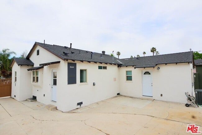 Building Photo - 2334 S Garth Ave