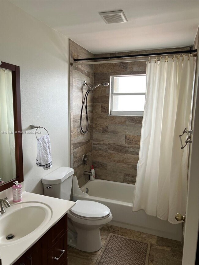 Building Photo - 803 SW 118th Ave