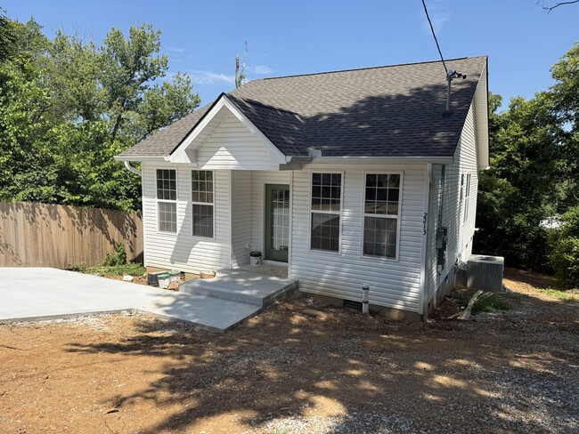 Building Photo - 2213 Cityview Ave