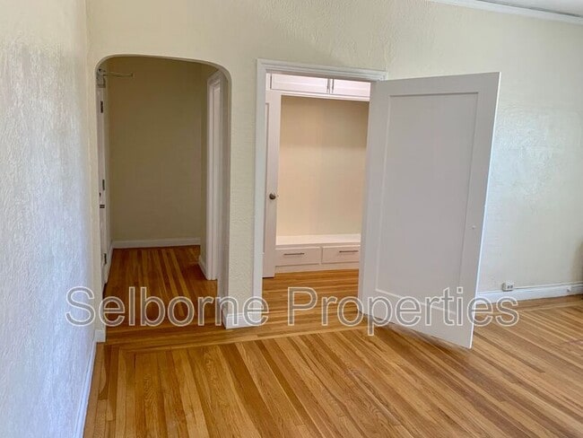 Building Photo - 507 Forest St