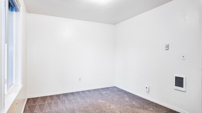 Building Photo - Spacious Apartment in Cozy Tacoma Neighborhood