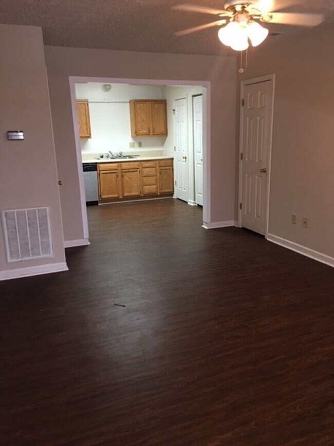 Building Photo - 220 Taliwa Gardens Dr