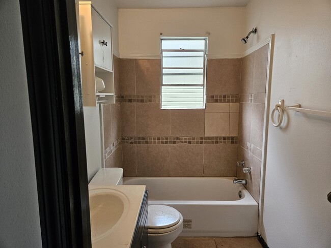 Building Photo - 5521 Wickfield Dr