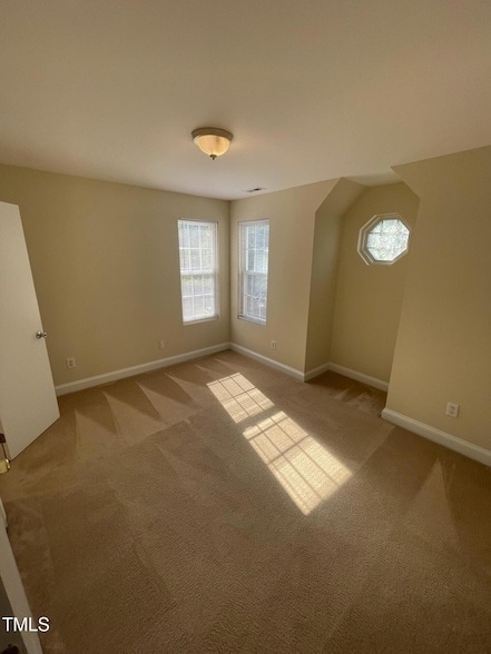 Building Photo - 5001 Knightsbridge Way