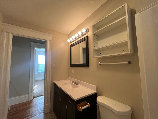 Building Photo - This spacious 3-bedroom lower level duplex...