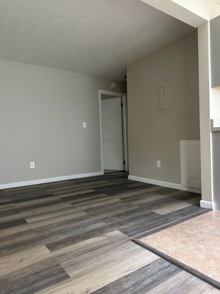 Building Photo - 516 Massillon Rd