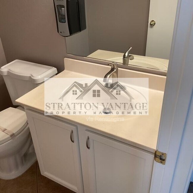 Building Photo - 10646 W Alvarado Rd