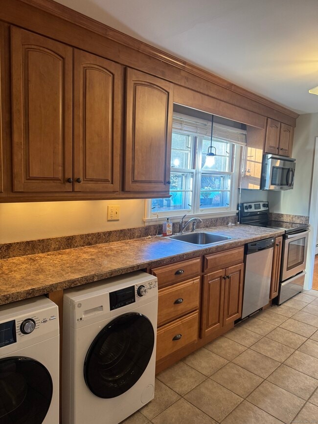 Building Photo - 25 Fenwood Rd