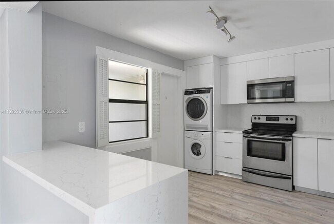 Building Photo - 501 SW 11th Pl