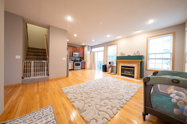 Building Photo - 439 2nd St NE