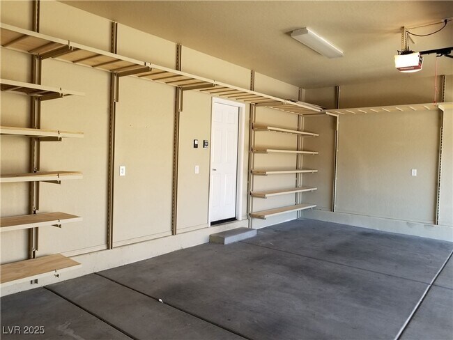 Building Photo - 2553 Chateau Clermont St
