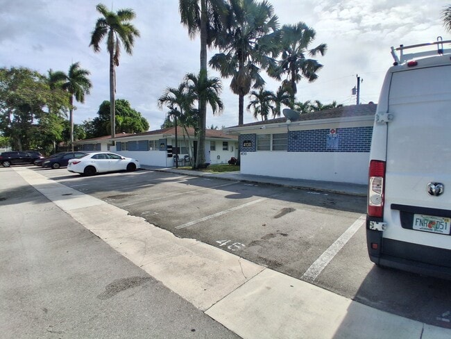 Building Photo - 4130 SW 24th Ct