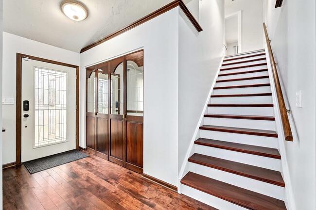 Building Photo - 887 Braintree Ln