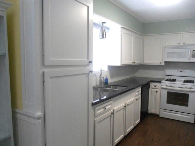 Building Photo - 1104 Redfish St