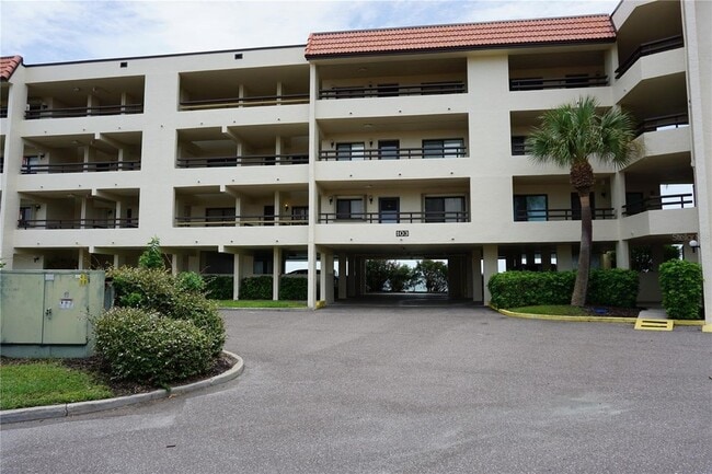 Building Photo - 103 1st St E