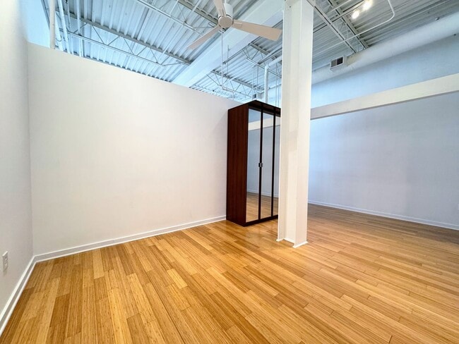 Building Photo - 1 BED | 1 BATH | MODERN CONDO with PARKING SPACE | MIDTOWN
